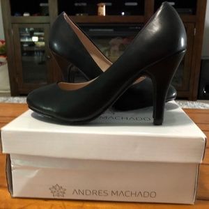 Petite Women’s Heels & Wedge Size 4